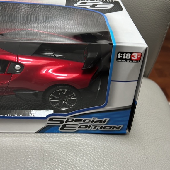Maisto 1:18 Scale Die Cast Model Car Bugatti Divo Special Edition, New - Picture 3 of 7